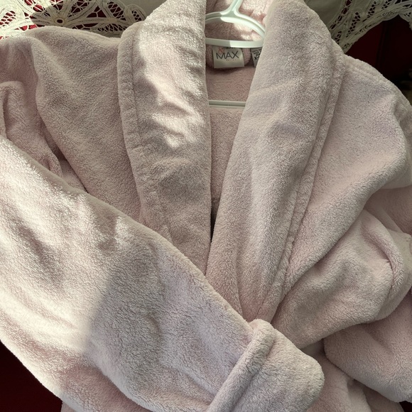 Soft Pink Plush Robe - Picture 2 of 4